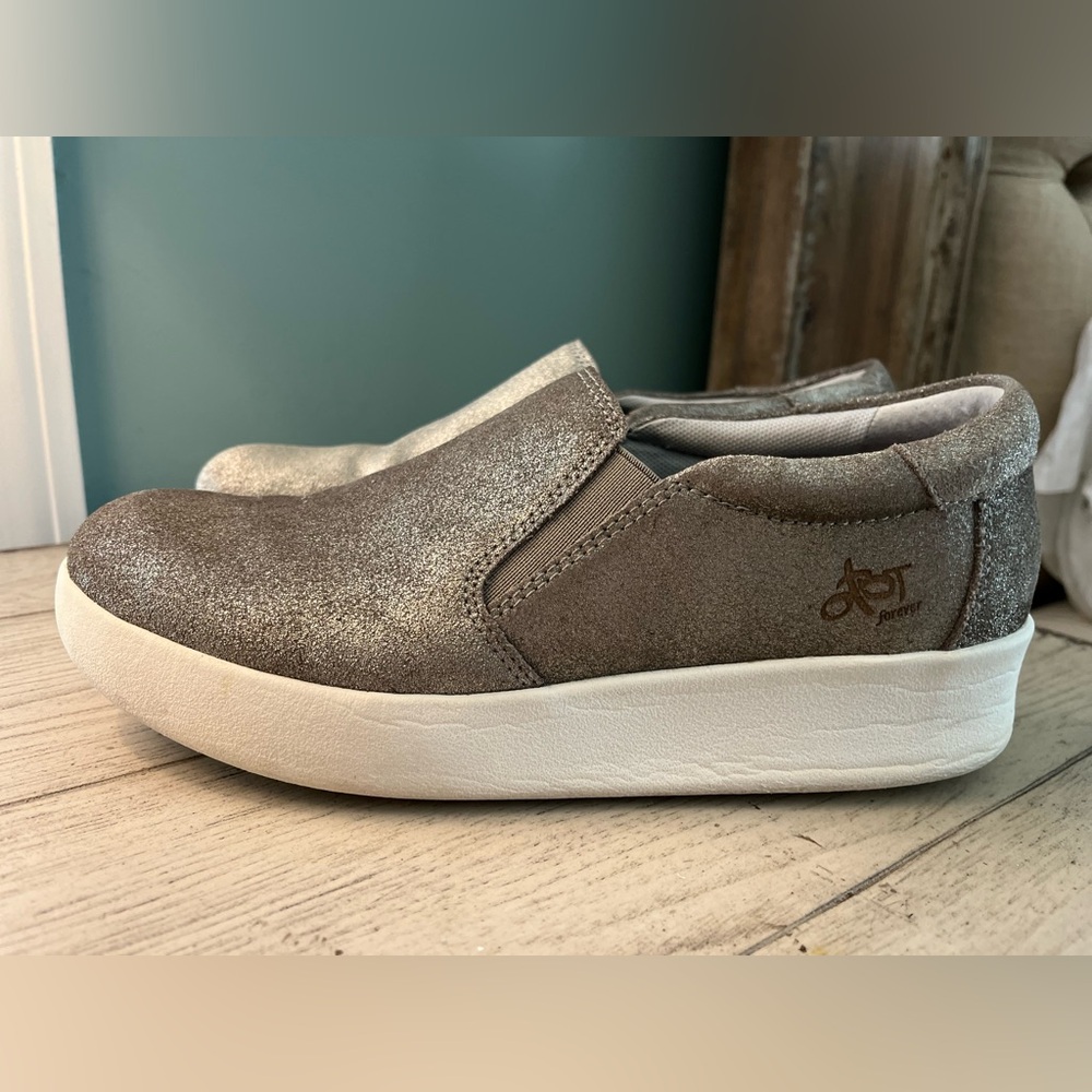OTBT Camile Slip On Metallic Sneaker